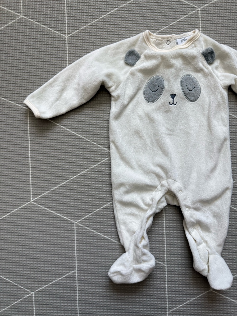 Sterling baby|Baby gender neutral White Bear Footed One-Piece,6M•••super soft